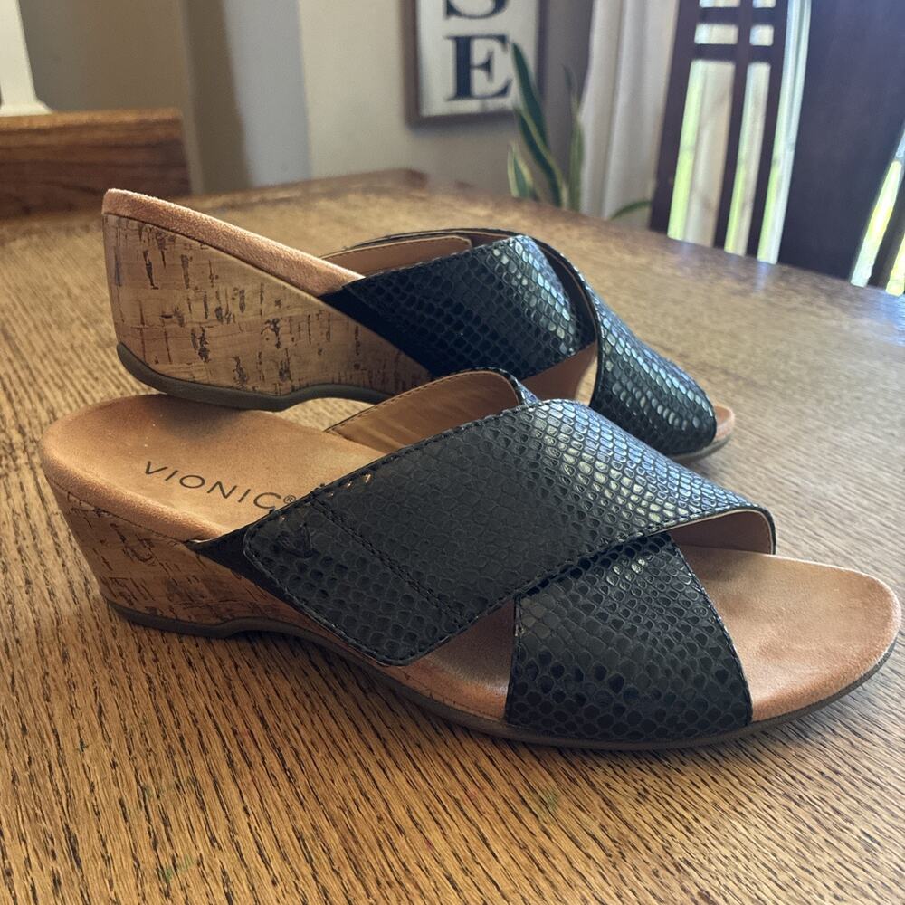 Vionic Women’s Leticia Black Leather Lizard Wedge Criss Cross Sandals Size 8